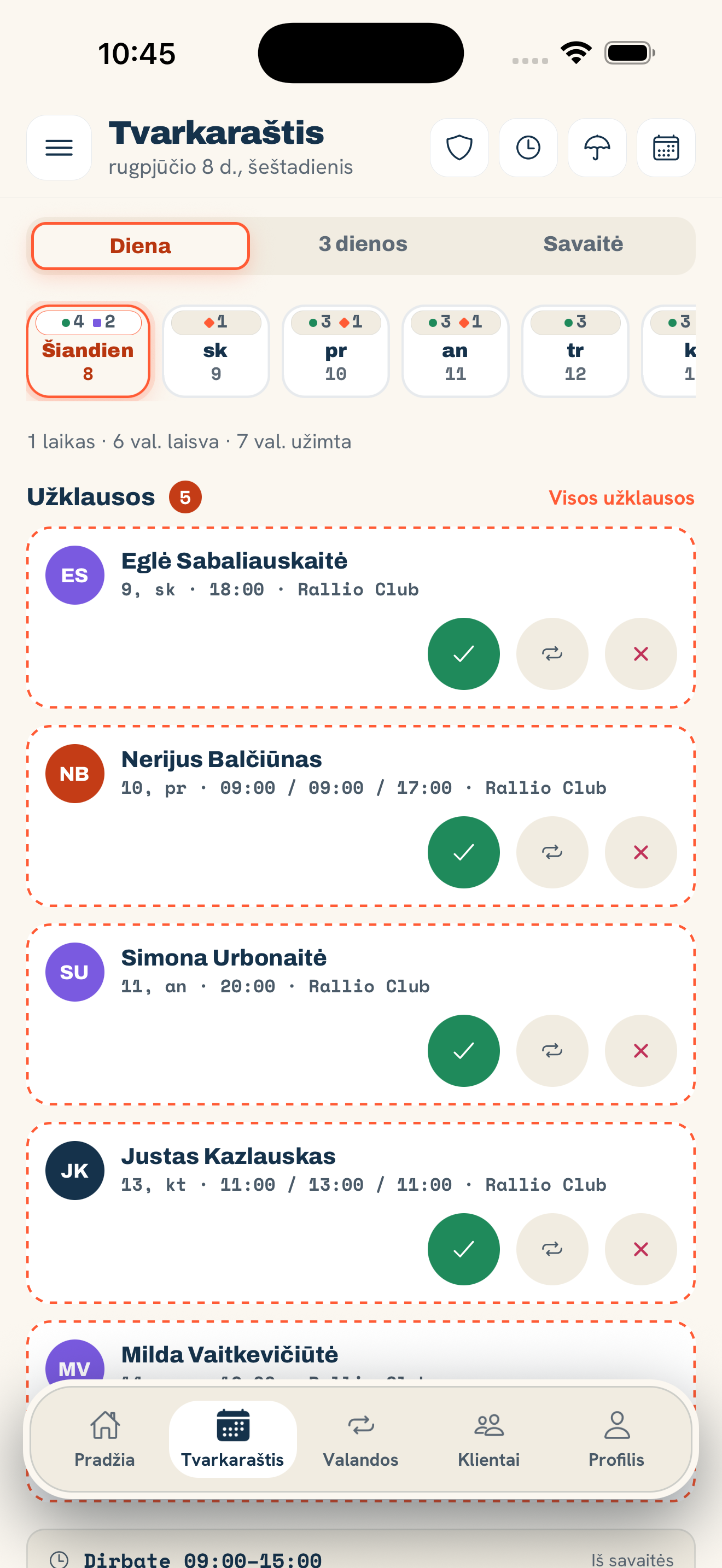 Laukianti treniruotės užklausa trenerio programėlėje – patvirtinti, perkelti arba atmesti