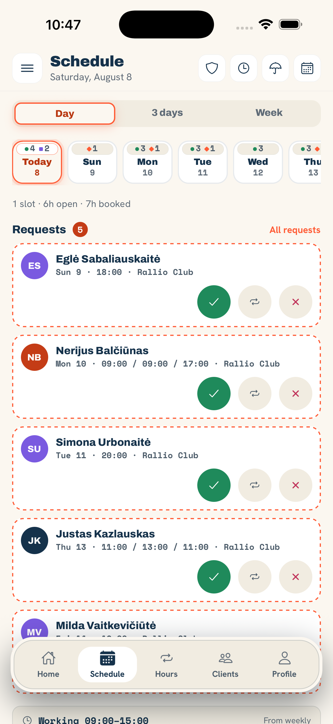 A pending lesson request in the coach app — approve, reschedule or decline